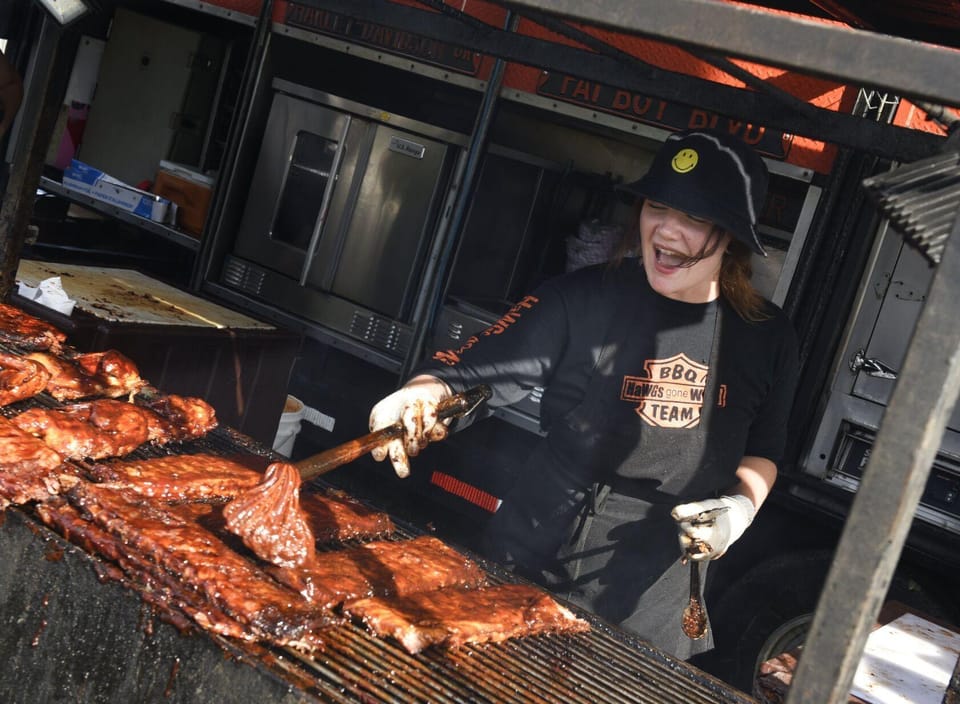 Canada’s Largest Ribfest 加拿大最大的排骨节本周末重返伯灵顿的斯宾塞·史密斯公园